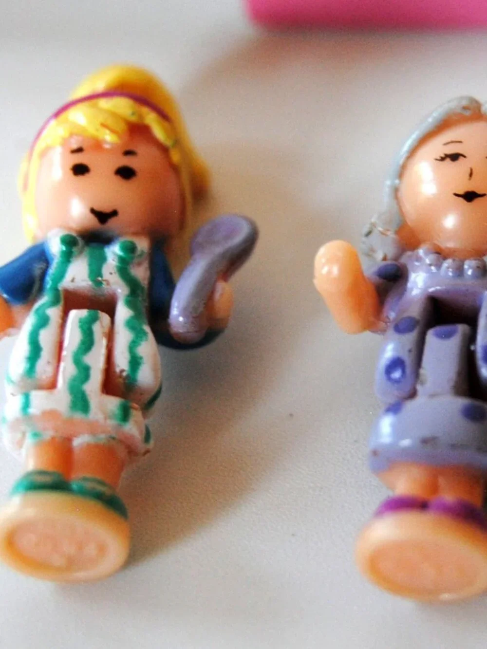 Polly Pocket Grandma's Cottage 1994 ~Missing Cookie Tray- Original Figures